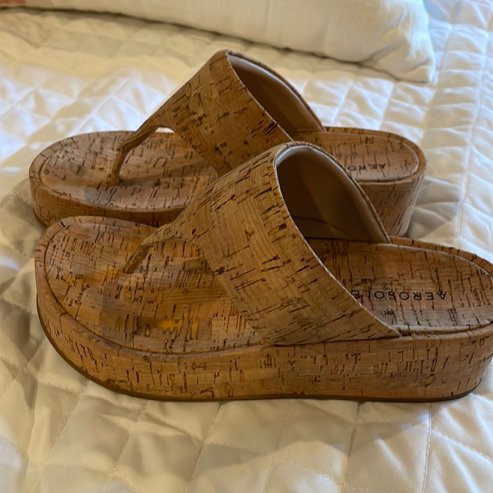 Aerosoles never worn platform sandals